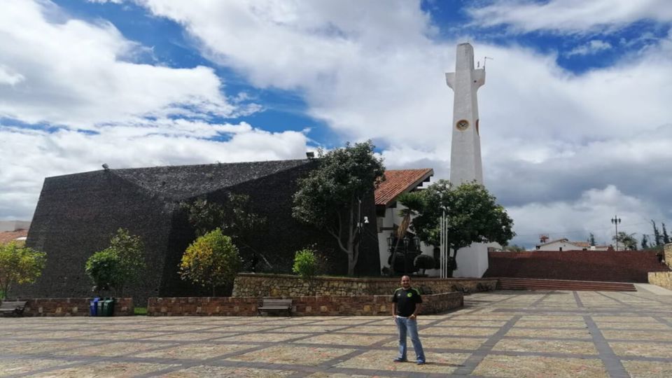 Laguna de Guatavita y Catedral de Sal de Zipaquirá en Grupo foto 1