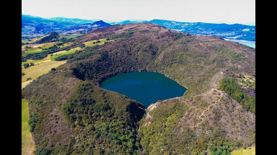 Casa Loca e Laguna Sagrada de Guatavita foto 4