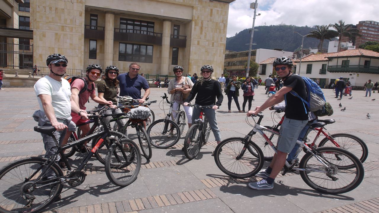 Panoramic Bike Tour: Local Life, Graffiti And Fruit Market